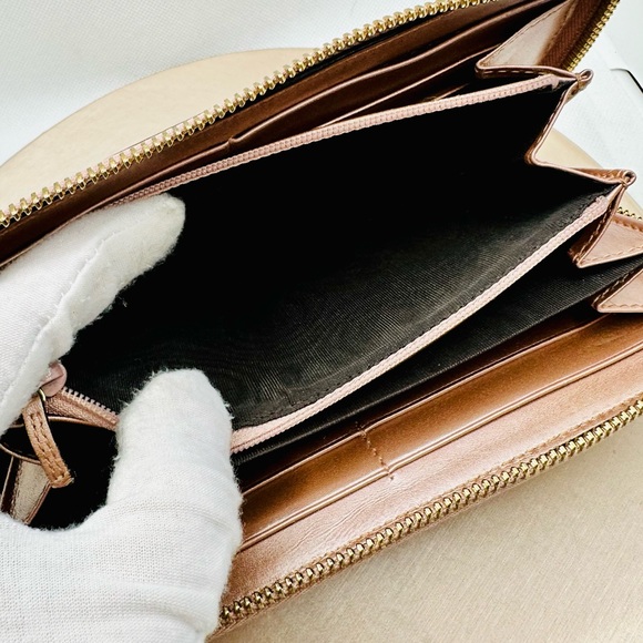 EUC Gucci Microguccissima Metallic Rose Gold Patent Leather Zip Around Wallet - Picture 15 of 17